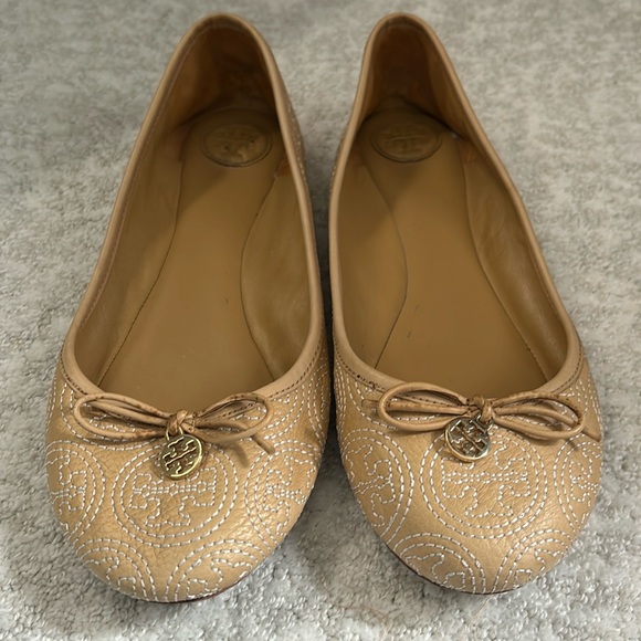 Tory Burch Chelsea stitched tan ballet flats - Picture 2 of 10